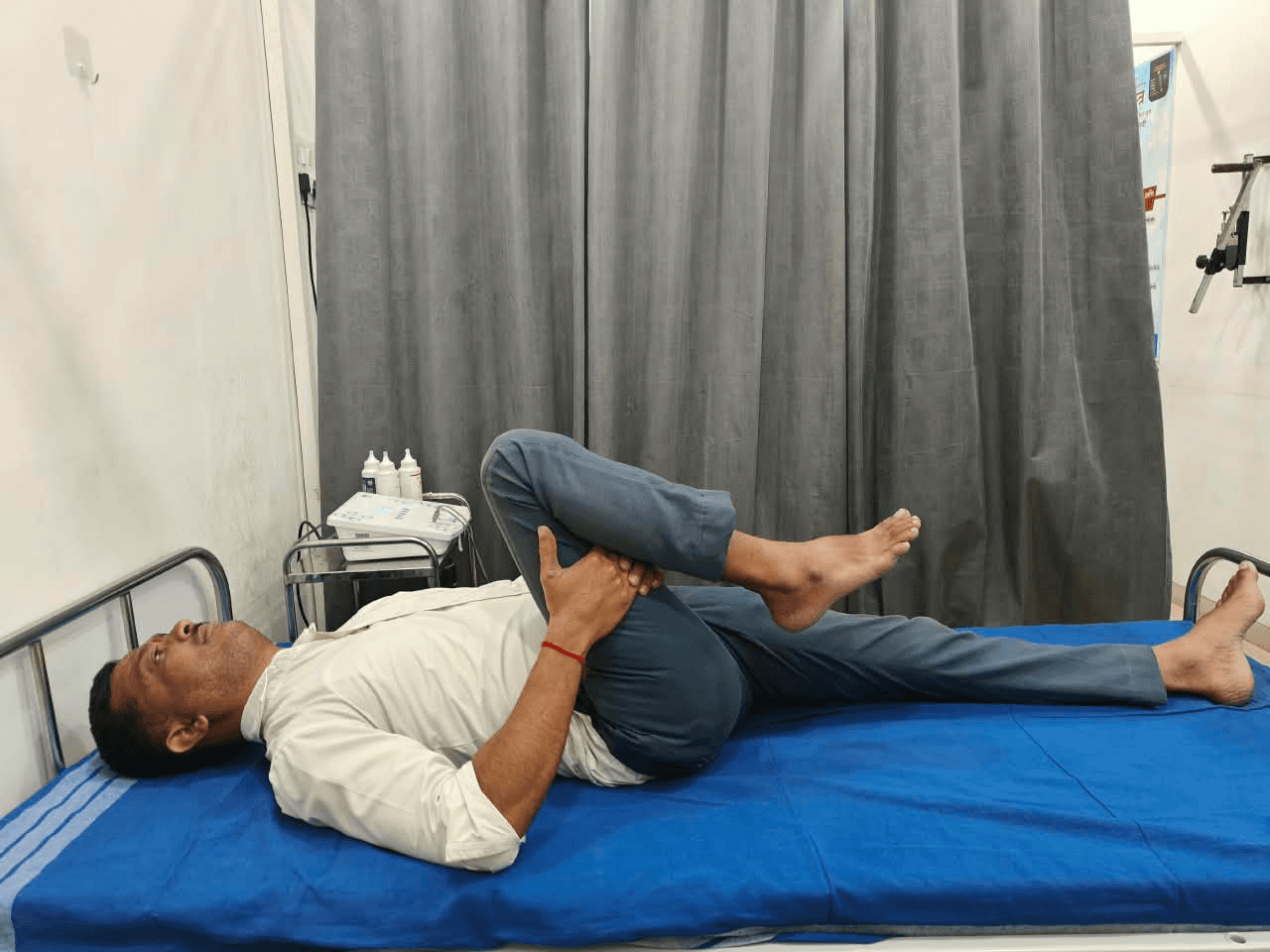 Patient performing a supported physiotherapy exercise
